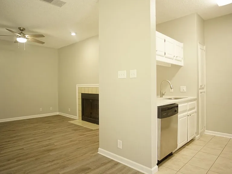 914 W 26th St #306 — Photo 2