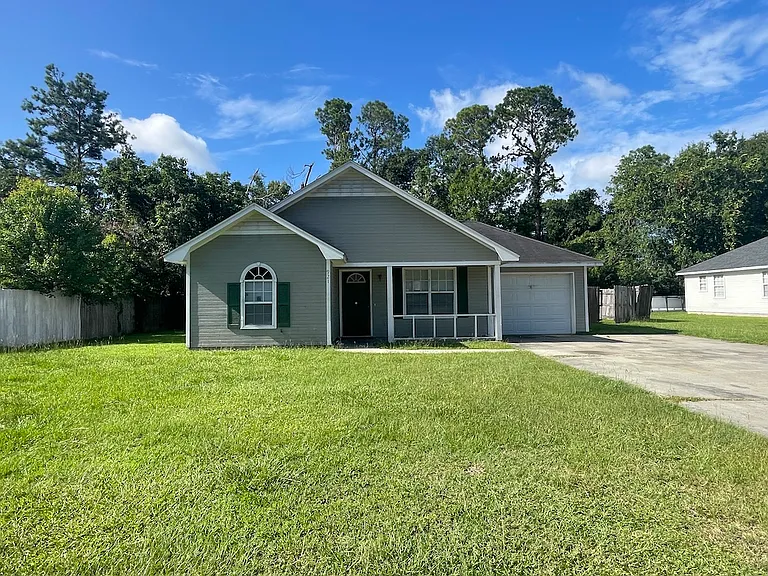 921 Pine Cone Cir — Photo 1