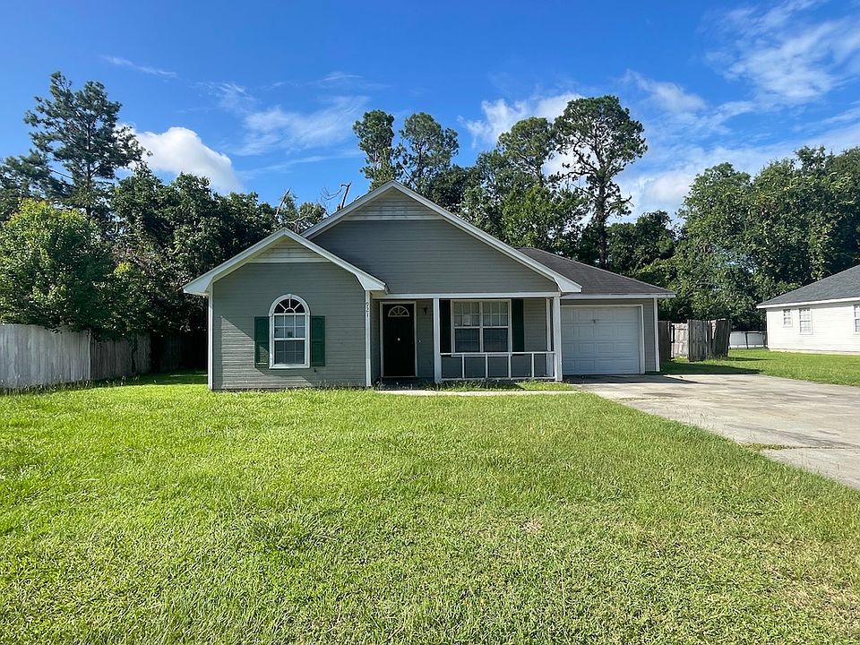 1st image of 921 Pine Cone Cir