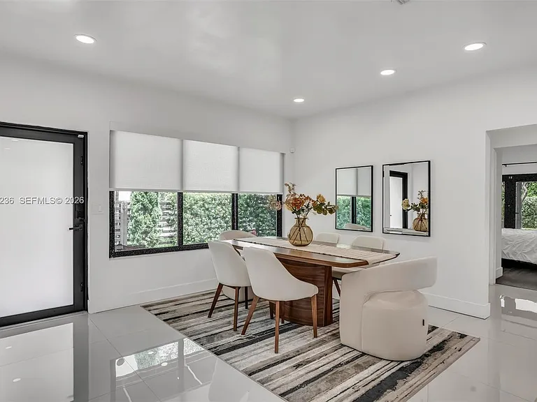 2484 SW 25th St — Photo 4