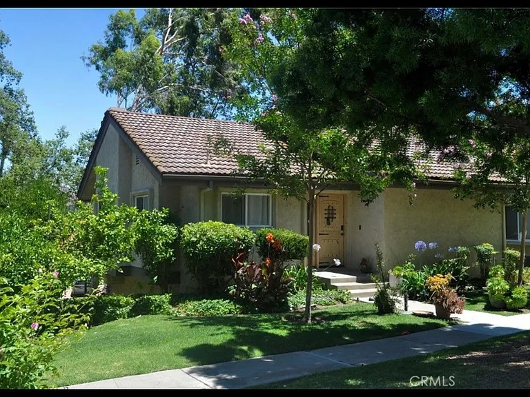 46 Meadowlark Ln — Photo 2