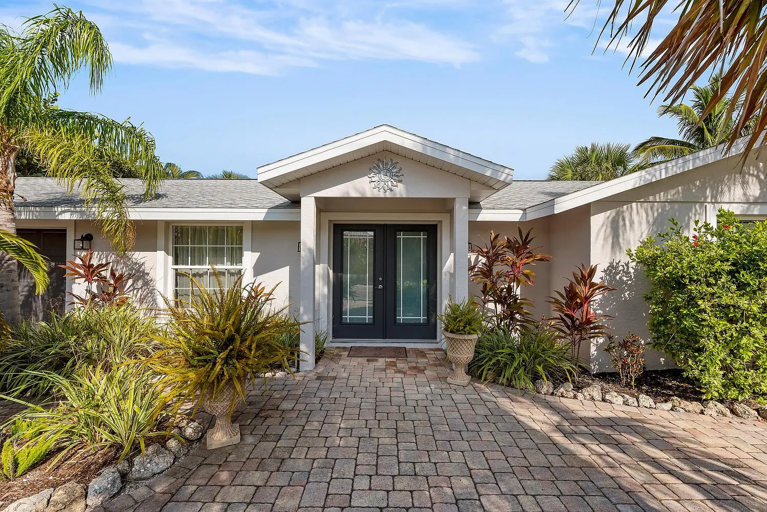 606 Key Royale Dr — Photo 1