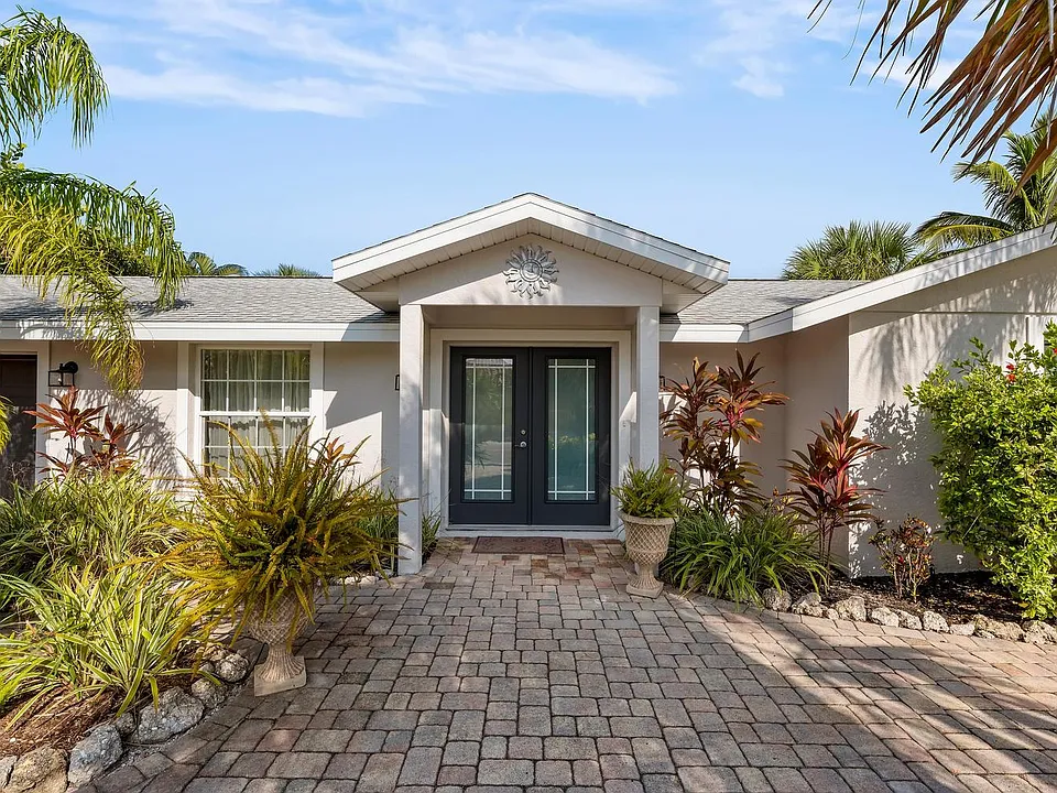 606 Key Royale Dr