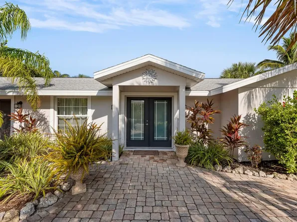 606 Key Royale Dr, Holmes Beach, FL 34217