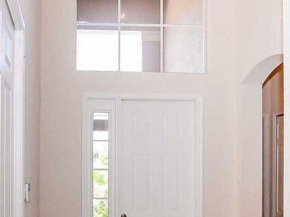 3rd image of 320 NW Somerset Cir