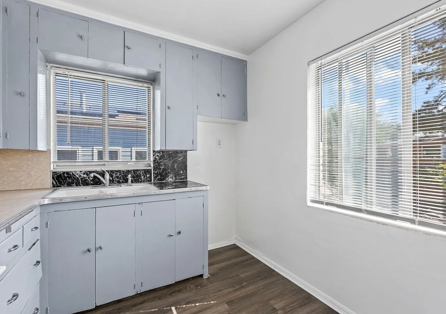 Peaceful 1 Bedroom Apartment Near the Utah Capitol & Downtown Salt Lake City — Photo 1