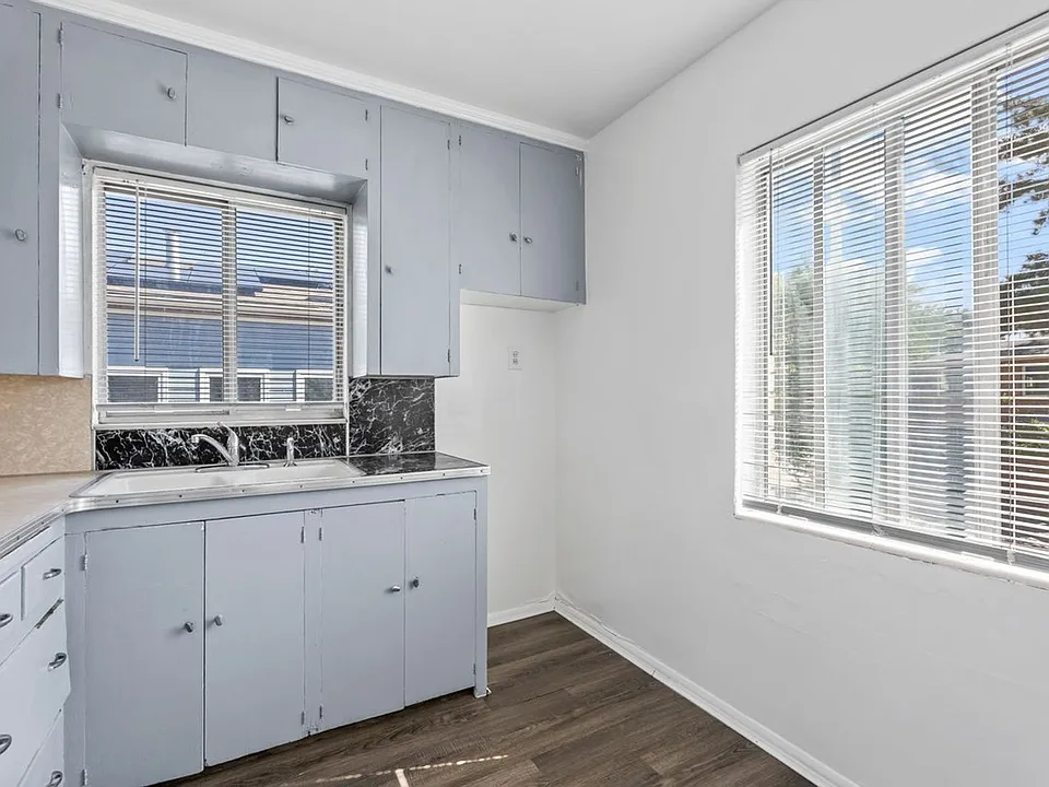 76 W Apricot Ave #3