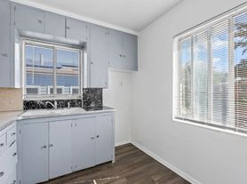 76 W Apricot Ave