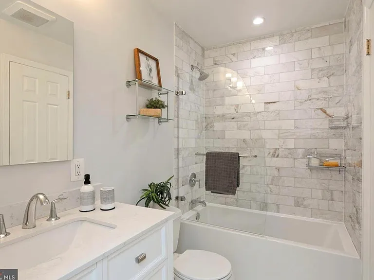 1690 Euclid St NW #B — Photo 15