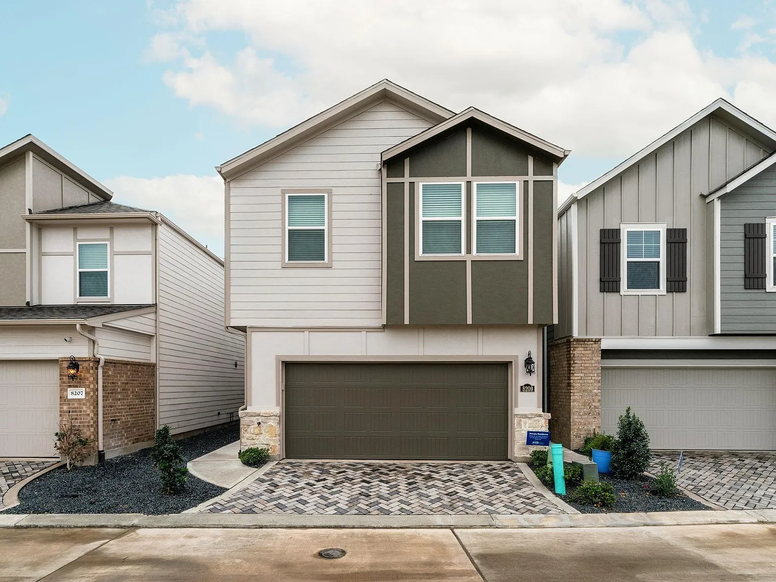 3 bed, 3.0 bath, 2130 sqft, $2,850 — Photo 2