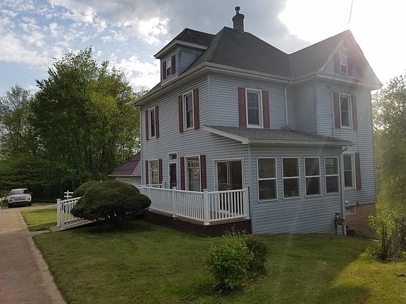 Frontyard+enclosed porch