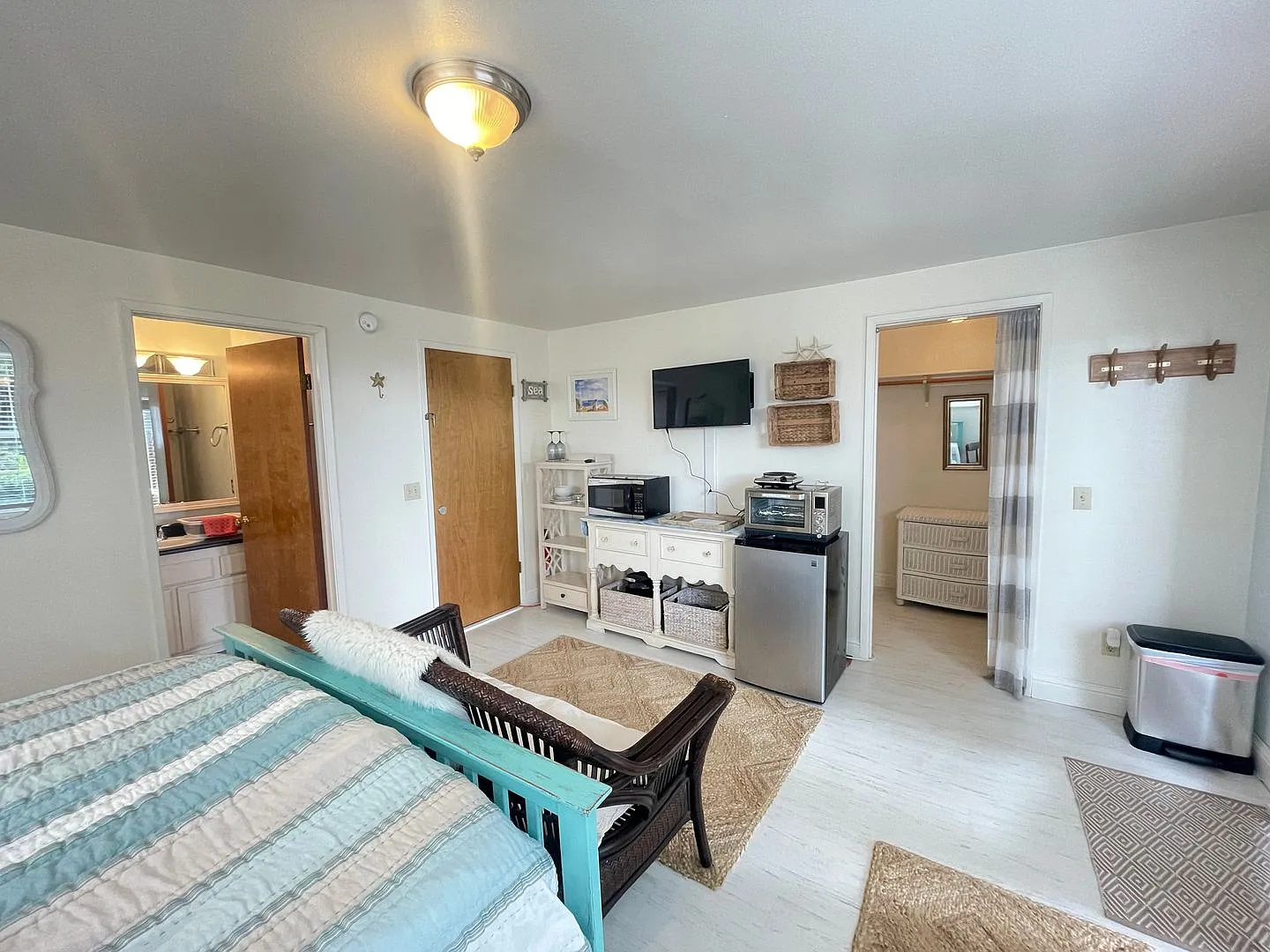 Fully Furnished Studio with Ocean Views! — Photo 3
