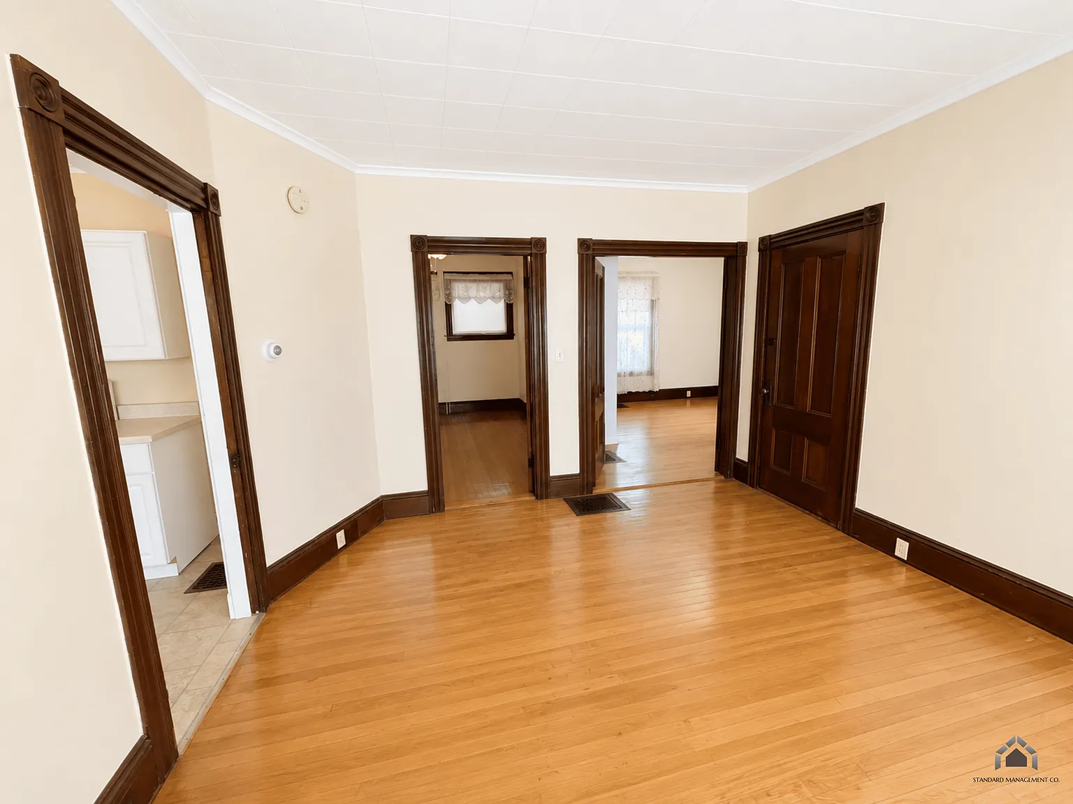 2 bed, 900 sqft, $1,300 — Photo 4