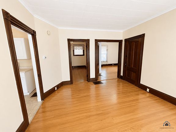 4th image of 10 Middle St Unit 1