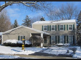 1528 Warbler Dr, Naperville, IL 60565