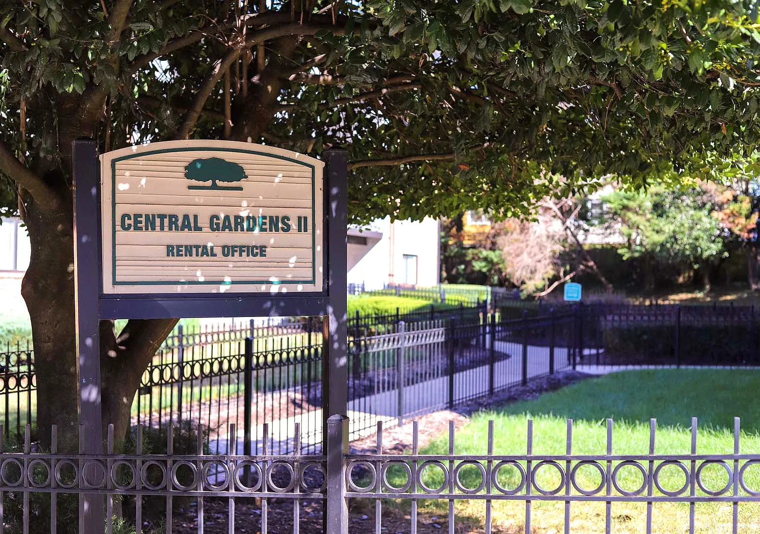Central Gardens II — Photo 2