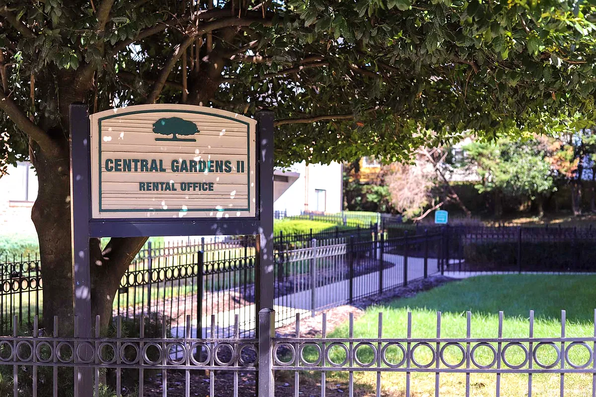 Building Photo - Central Gardens II