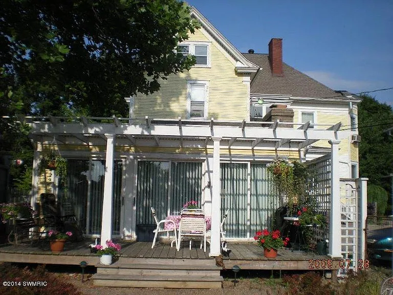 216 Stuart Ave #1 — Photo 5