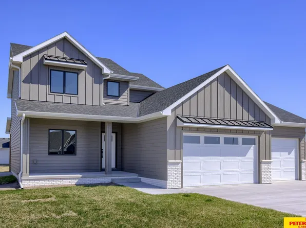 2740 Lauren Ln, Fremont, NE 68025