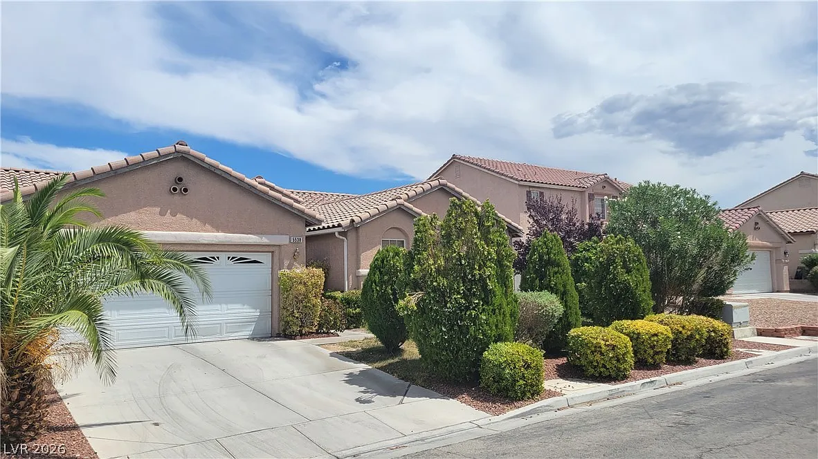 3 bed, 2.0 bath, 1956 sqft, $2,699 — Photo 1