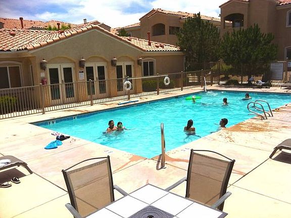 Pool & Clubhouse