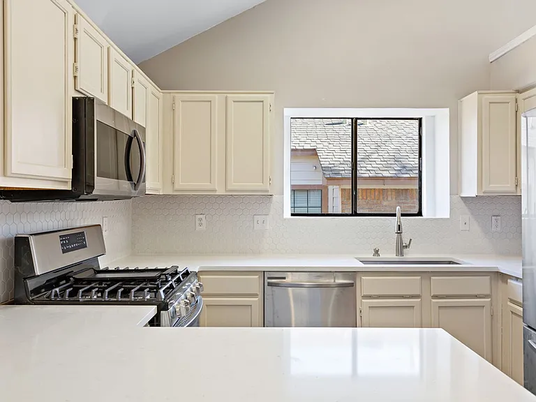 816 Clearwater Trl — Photo 6