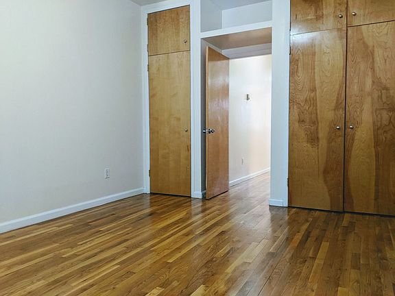 4th image of 304 Pleasant Ave APT 1N