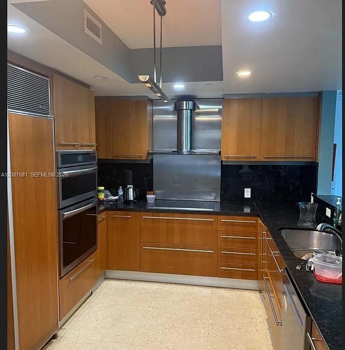 9401 Collins Ave #405