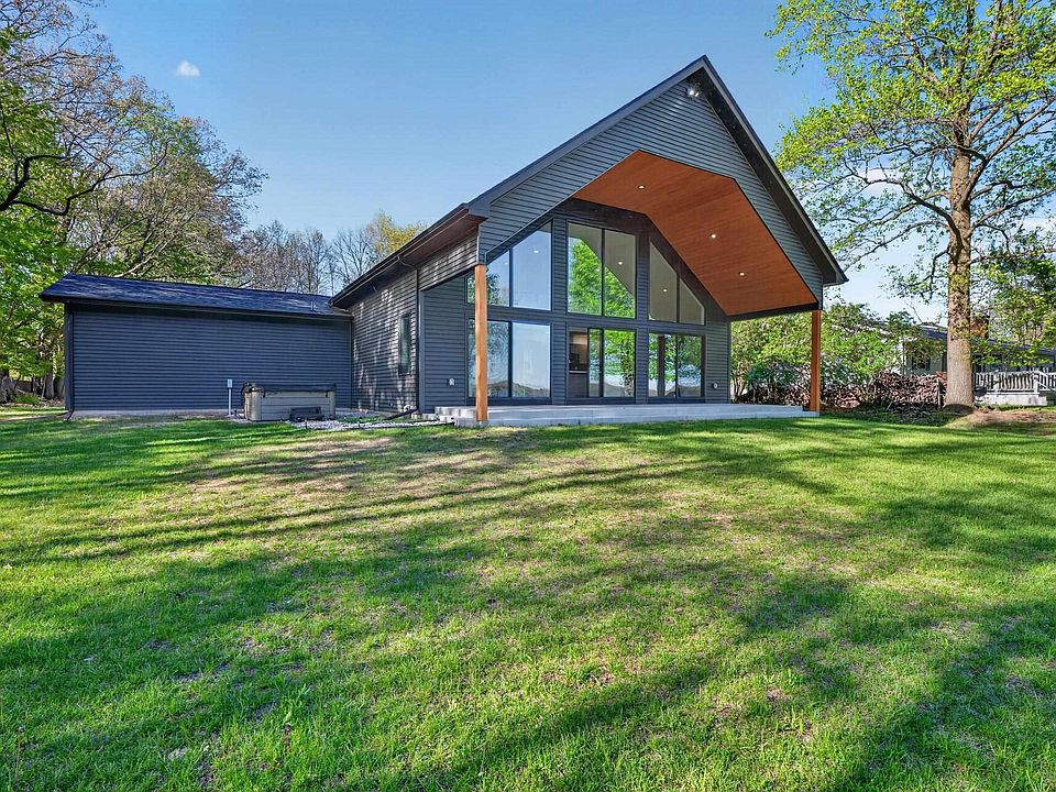 1st image of 5881 Lake Crest Dr