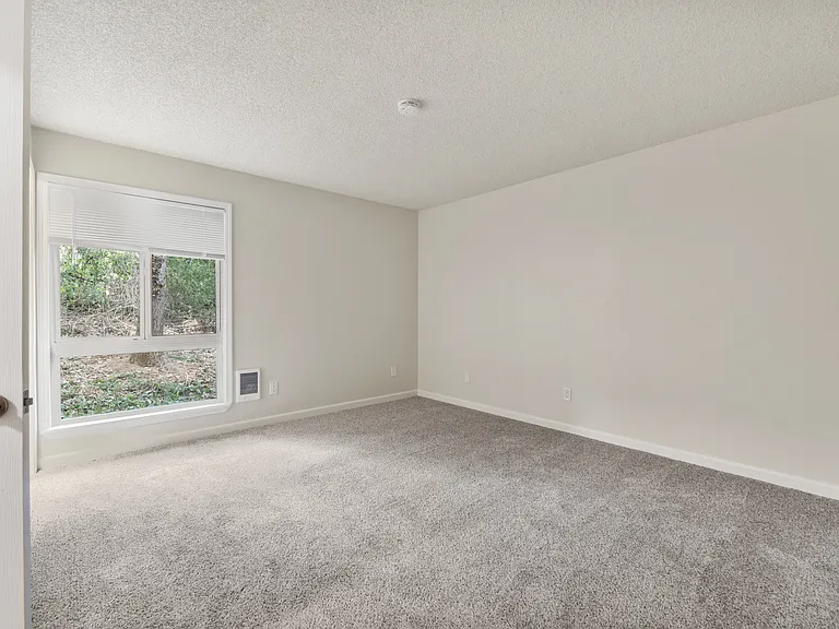 Lakeridge Apartments — Photo 11