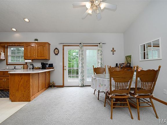 5th image of 160 Sawmill Ln