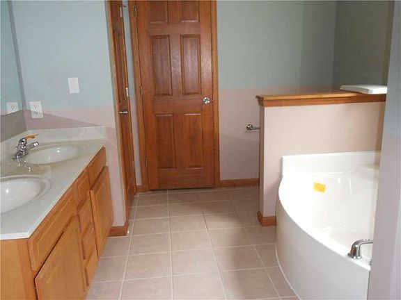 5th image of 4816 S Iroquois Dr