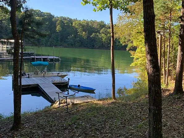 26 Chief Ln, Hartwell, GA 30643