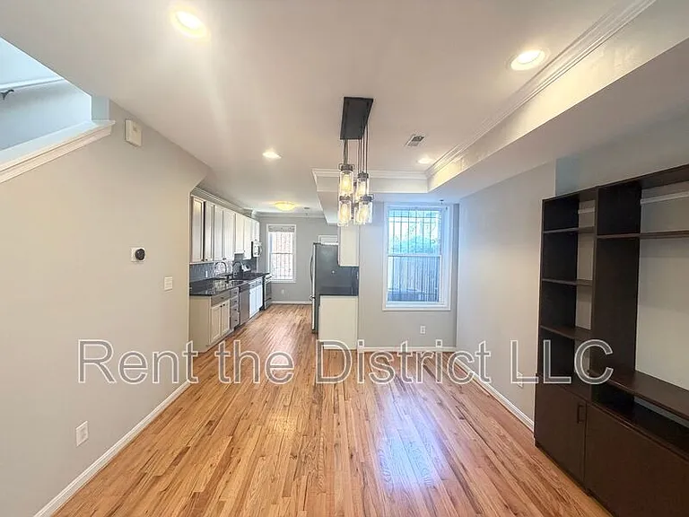 775 Kenyon St NW — Photo 5