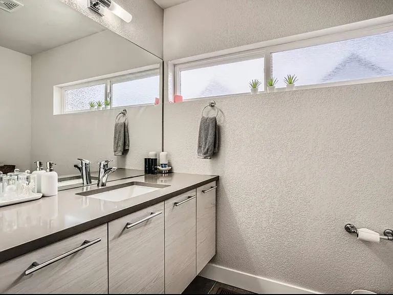5560 W 10th Pl — Photo 11