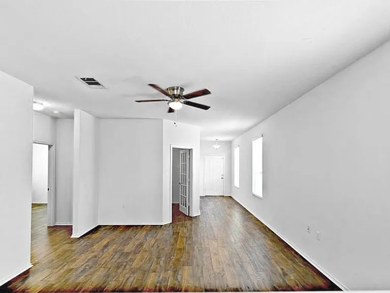 5721 Knoll Pines Pass — Photo 4