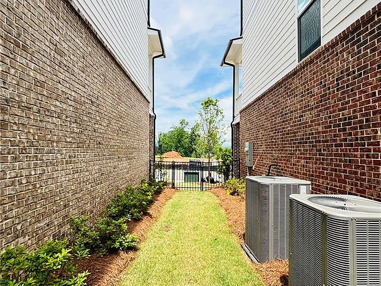 657 Summit Hill Way — Photo 51
