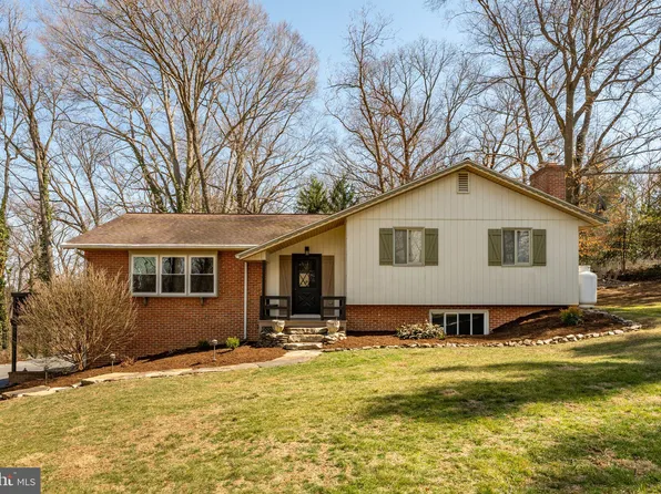 132 Maple Dr, New Holland, PA 17557