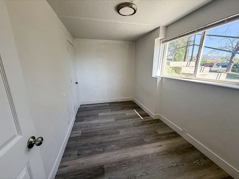2560 Adams Ave — Photo 10