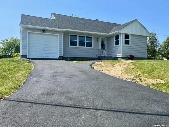 474 Lincoln Avenue, Brentwood, NY 11717