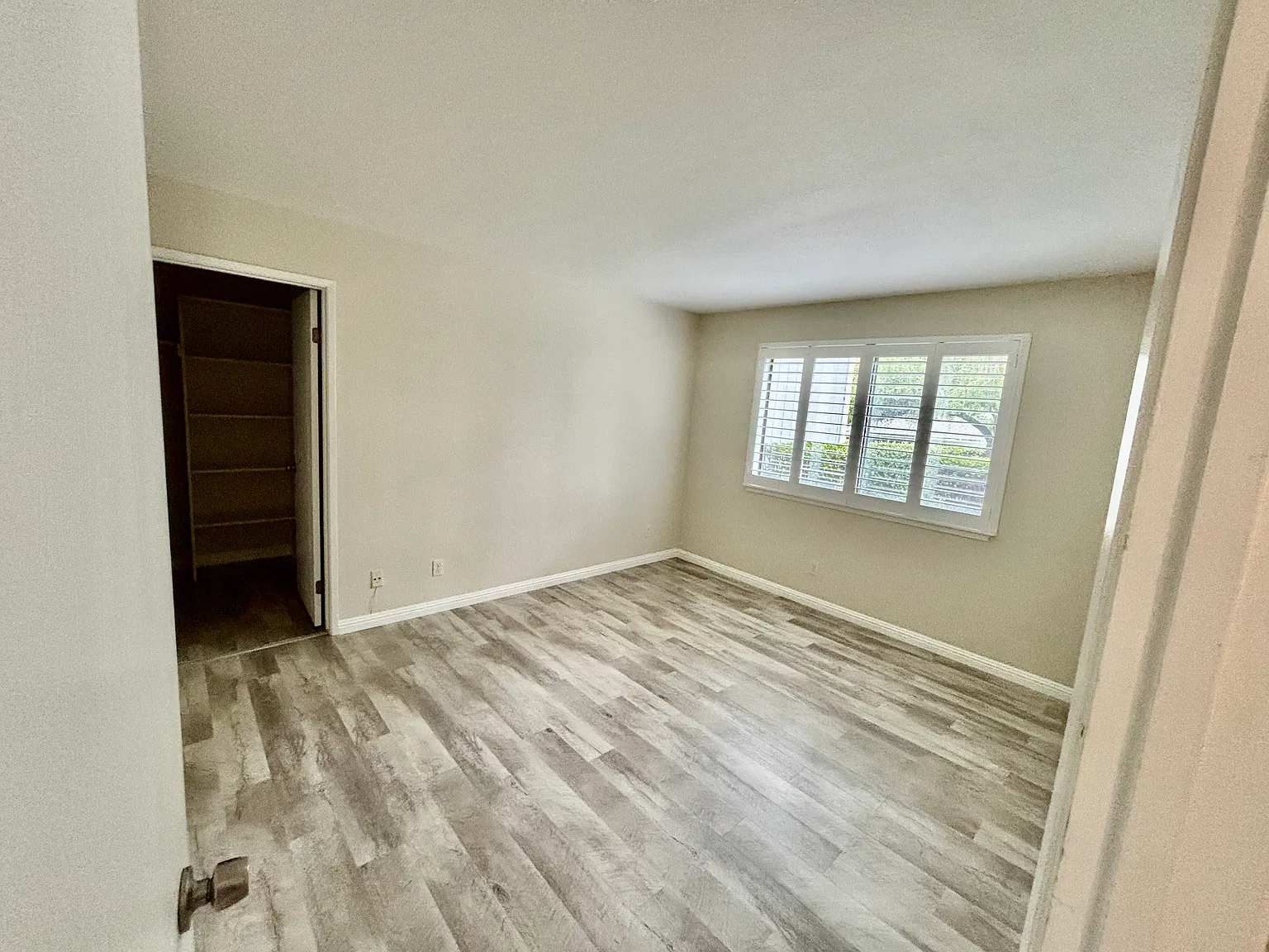 2 bed, 900 sqft, $3,300 — Photo 4