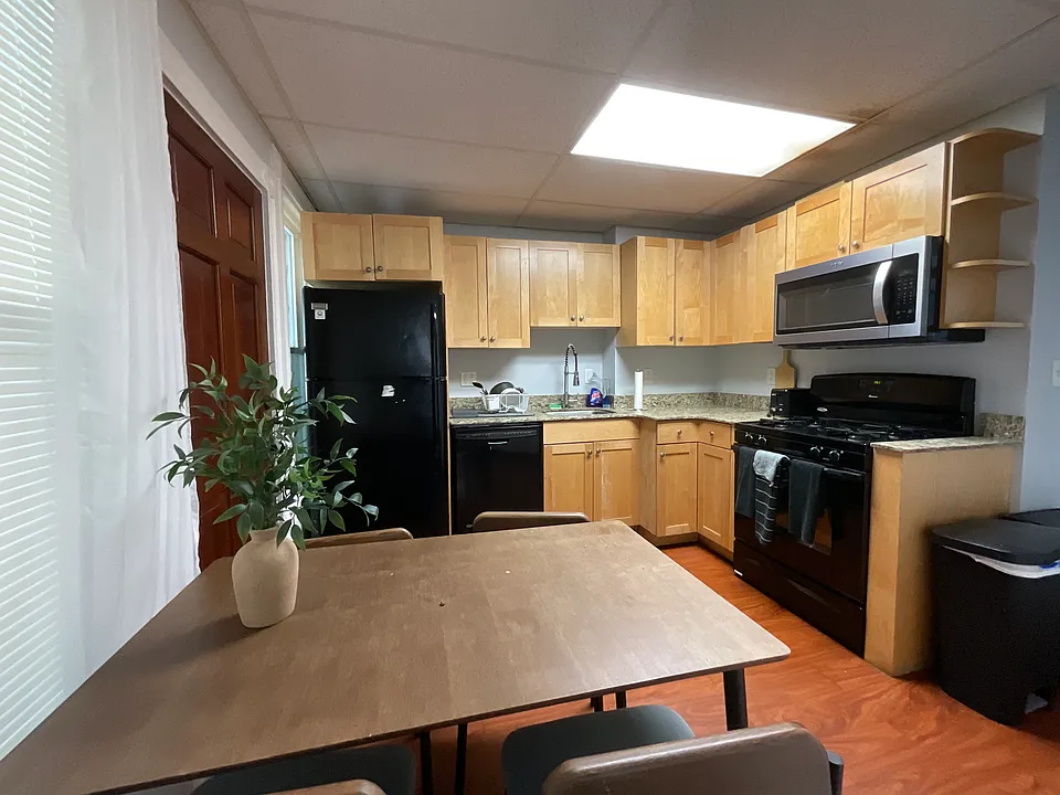 8 7th St #8