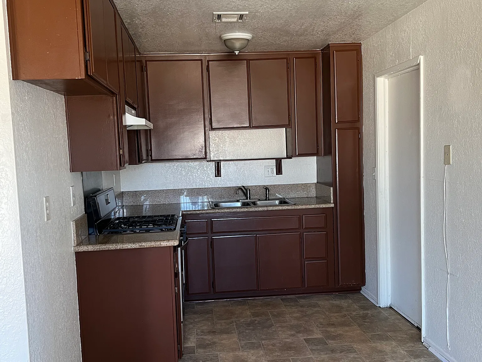 16005 Juniper St — Photo 1