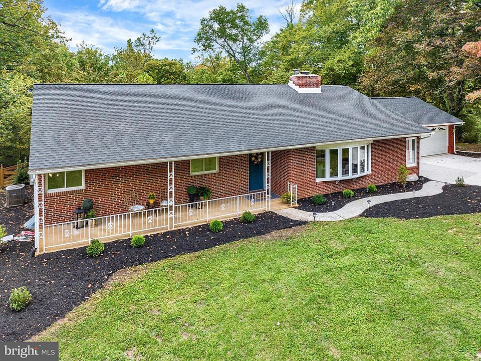 1st image of 7 Bangert Ave