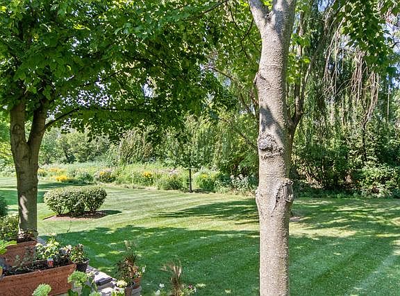 5th image of 227 Wildflower Ln