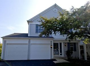 211 Half Moon Cir, Aurora, IL 60504