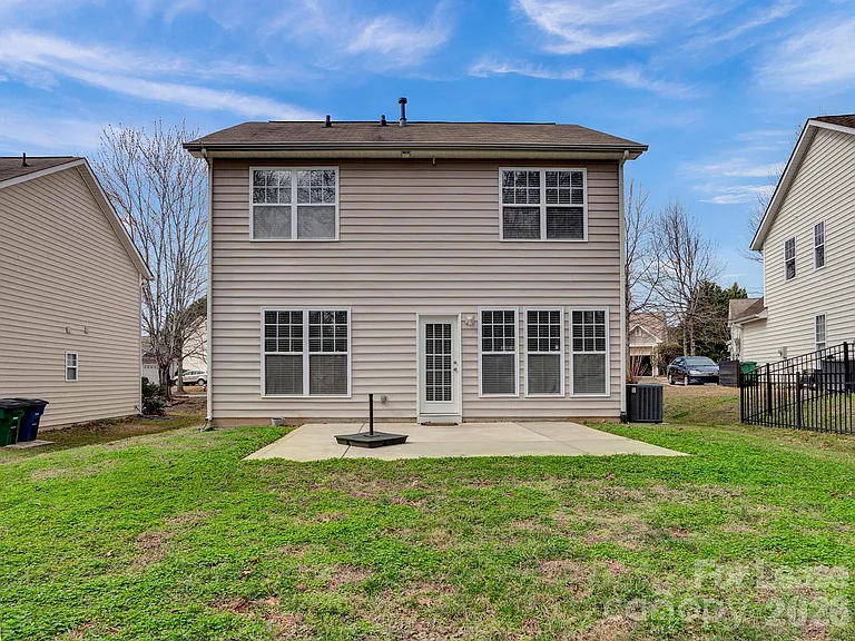 1401 Hammond Dr — Photo 34