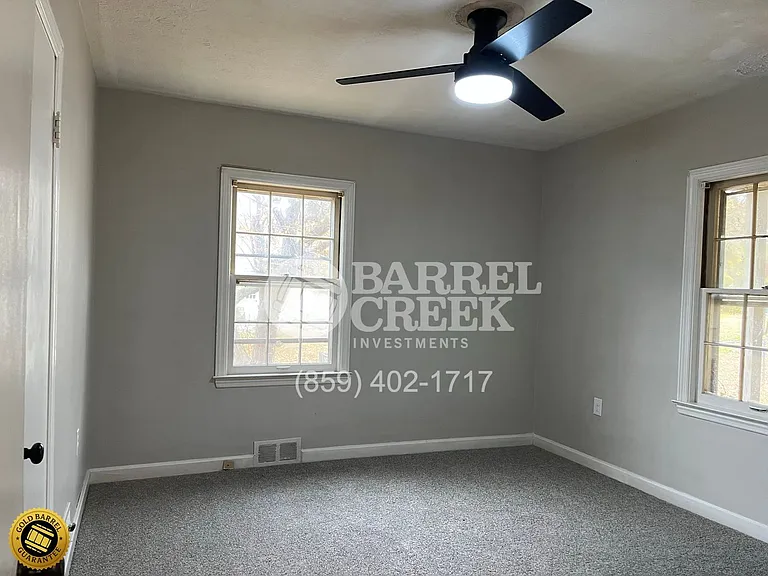 402 Logan Ave — Photo 10
