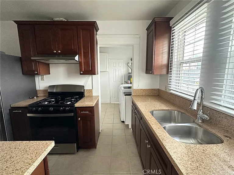 4656 Oakwood Ave — Photo 9
