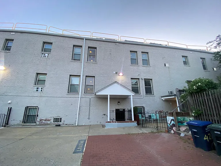 Irving St NW — Photo 15